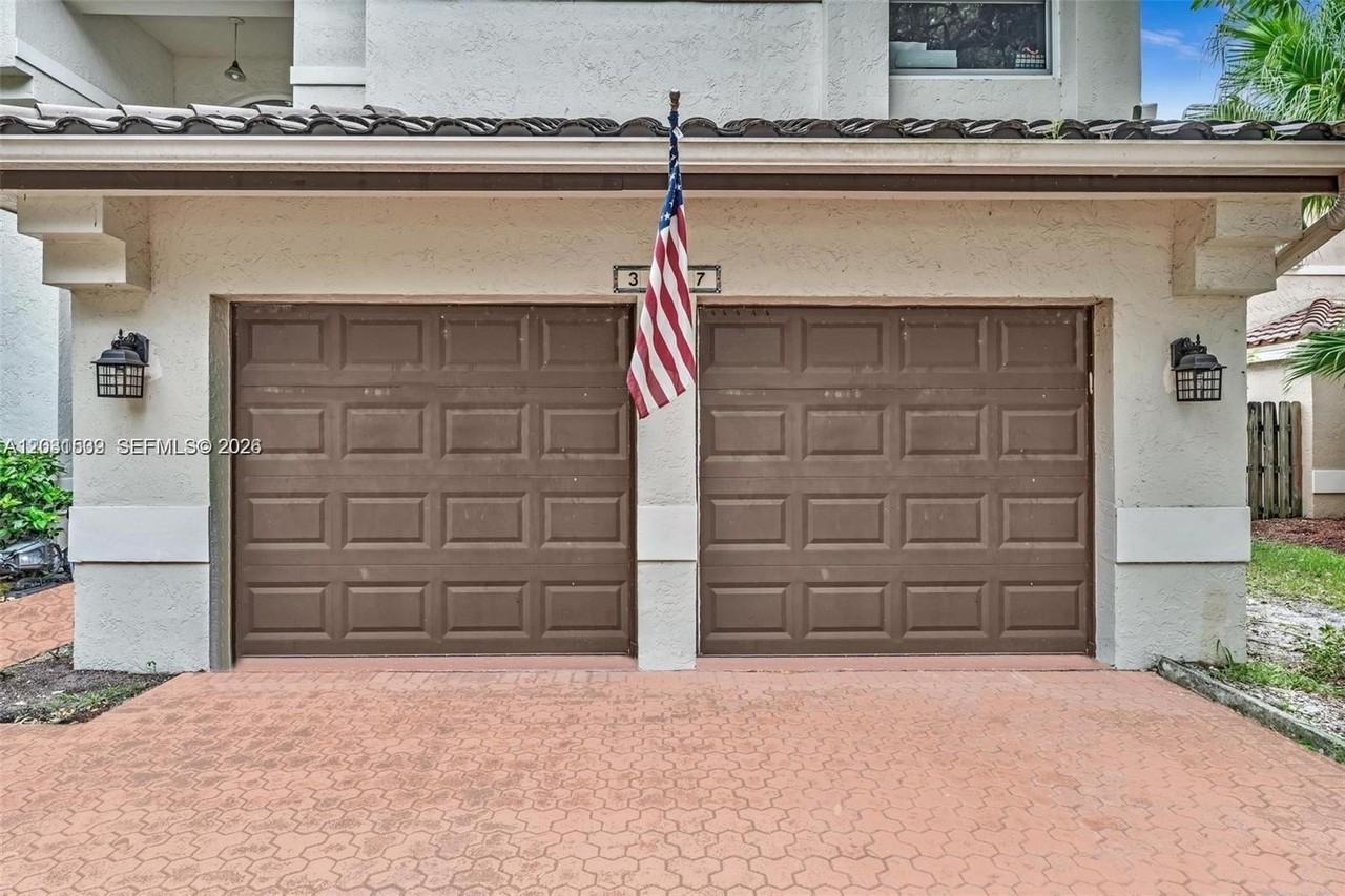 3877 Bimini Ave - Photo 5 of 48