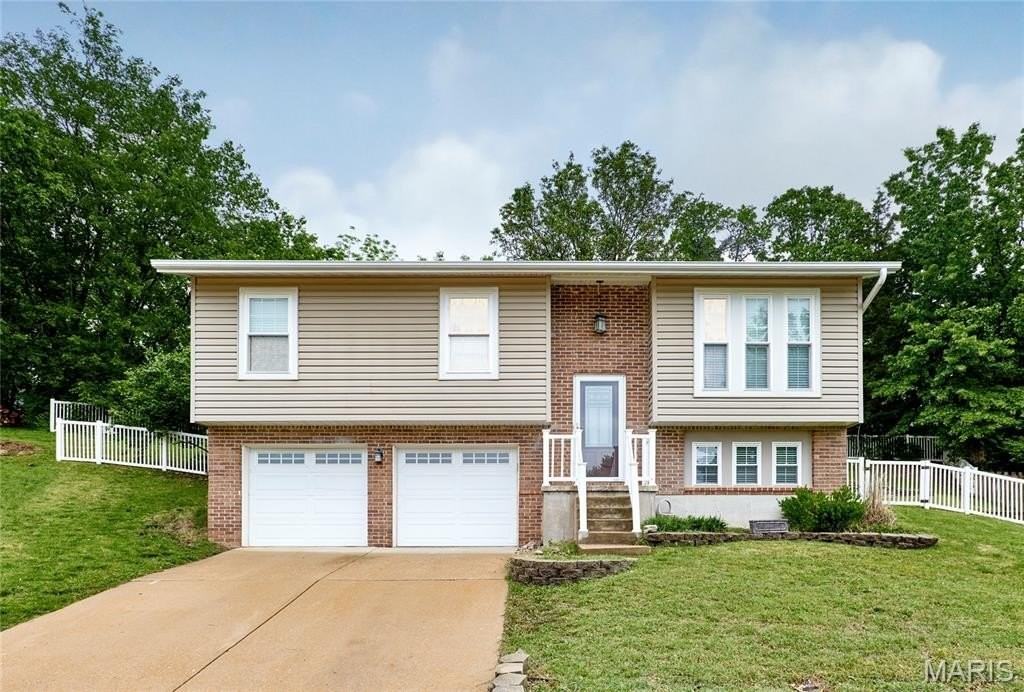 6001 La Chateau Ct - Photo 3 of 31