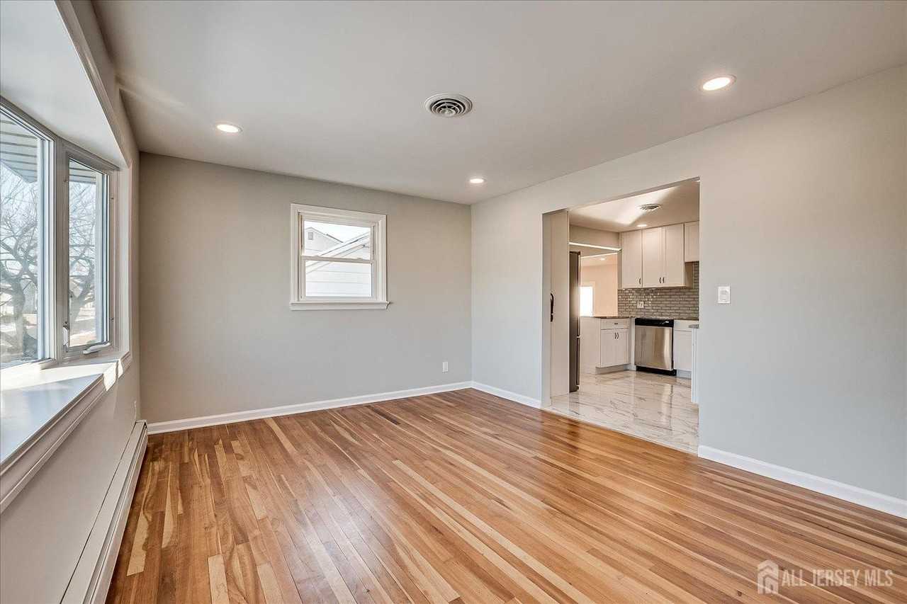 145 Somerset Ave - Photo 2 of 28