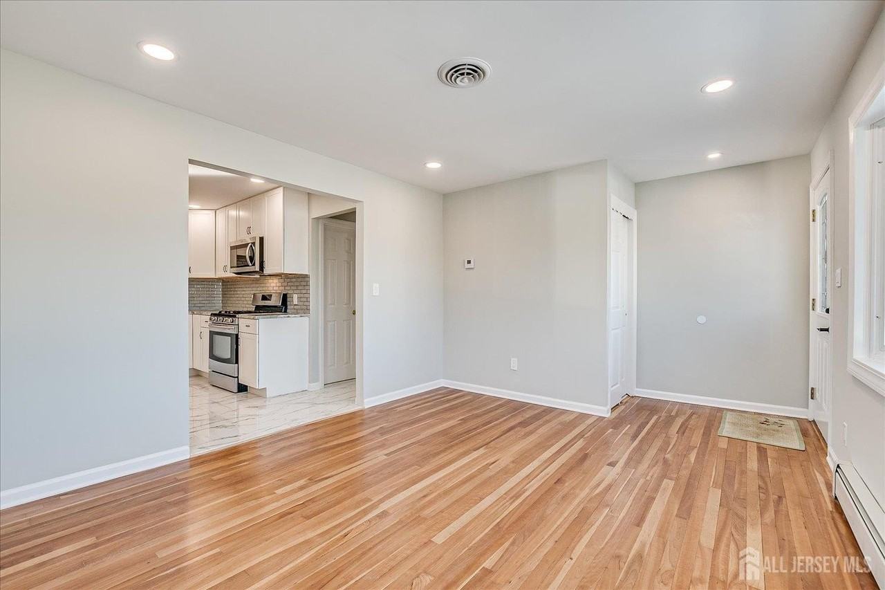 145 Somerset Ave - Photo 4 of 28