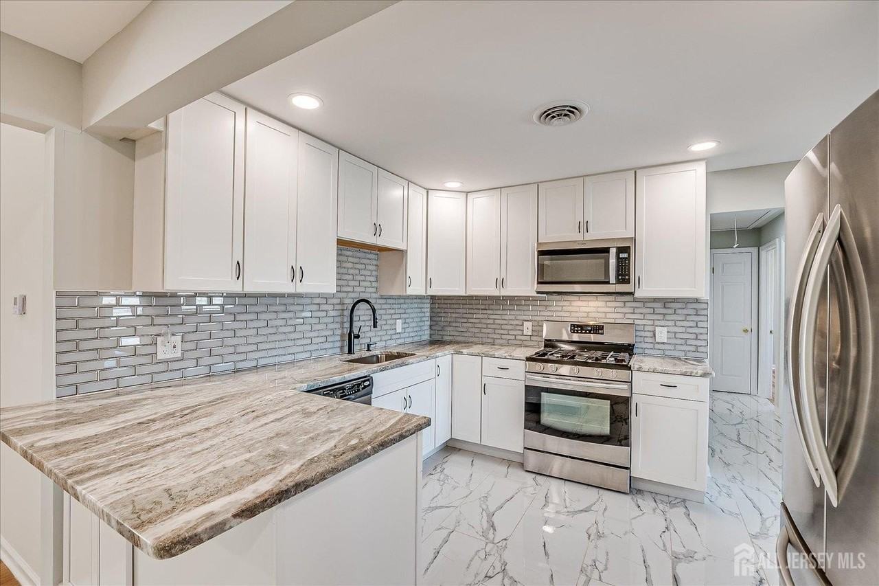 145 Somerset Ave - Photo 7 of 28
