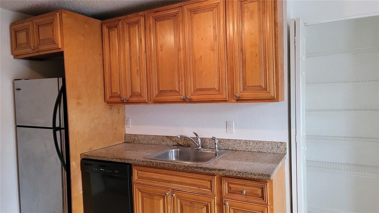 4023 Versailles Dr #4023F - Photo 4 of 25