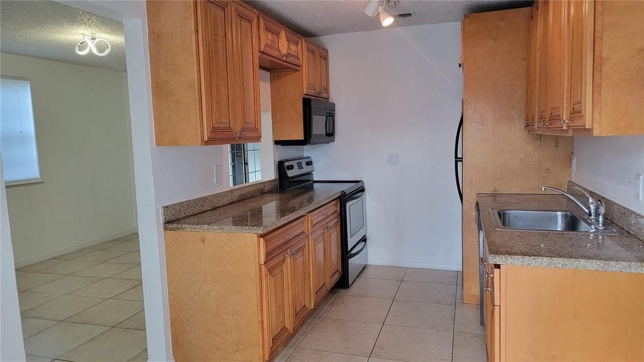 4023 Versailles Dr #4023F - Photo 7 of 25