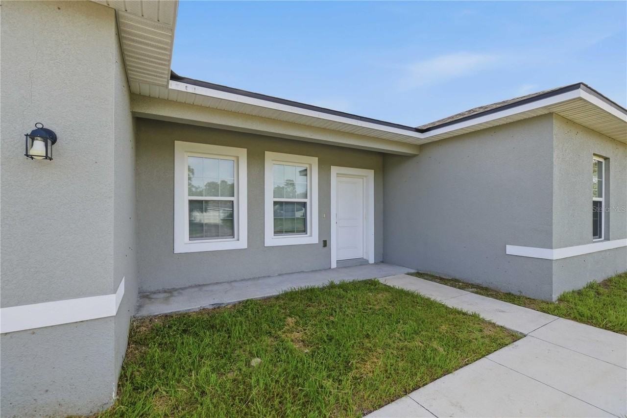405 Marion Oaks Ln - Photo 2 of 23