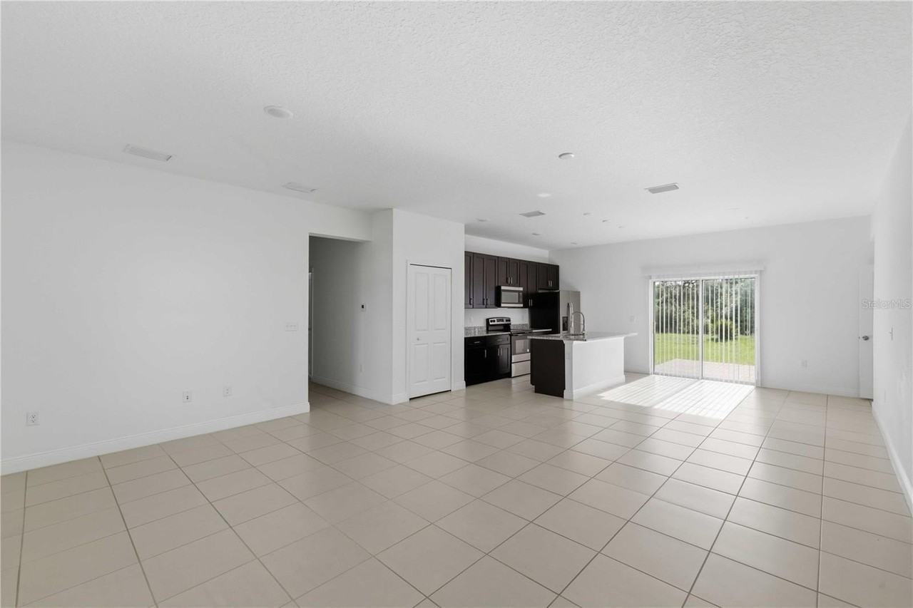 405 Marion Oaks Ln - Photo 5 of 23