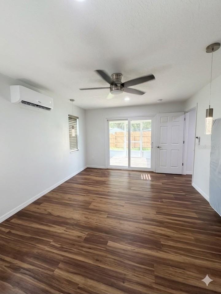 1409 Virginia Ave - Photo 4 of 10