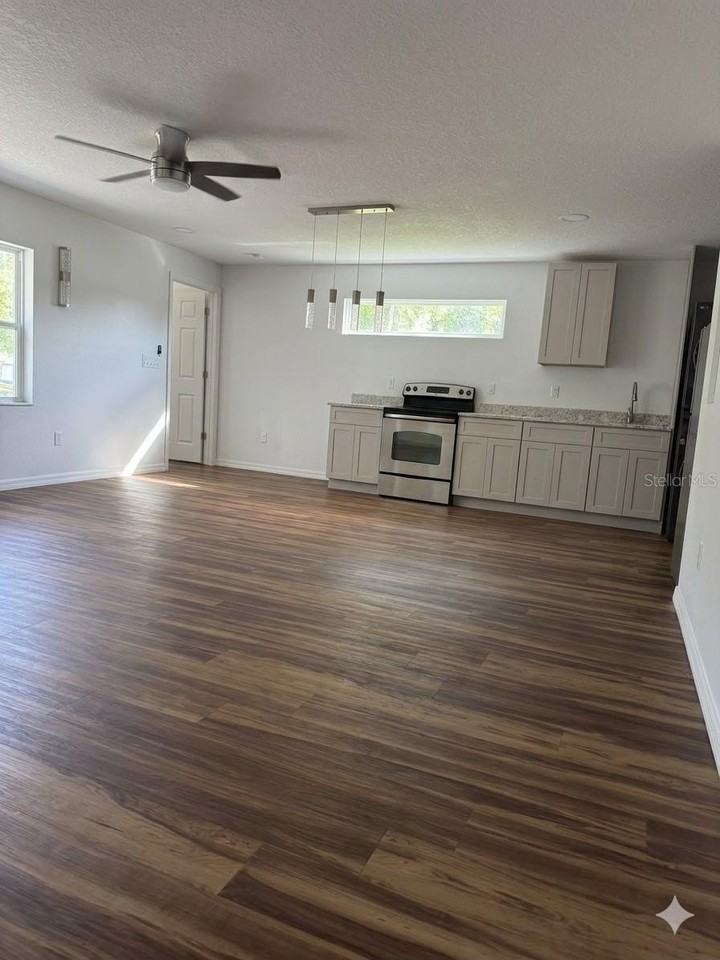 1409 Virginia Ave - Photo 6 of 10