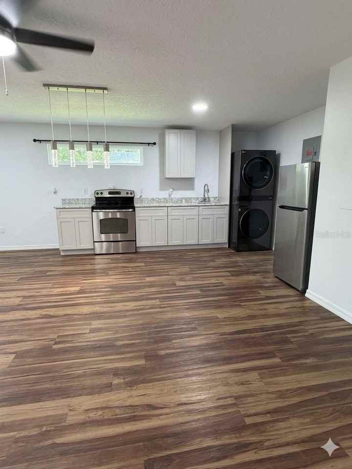 1409 Virginia Ave - Photo 7 of 10