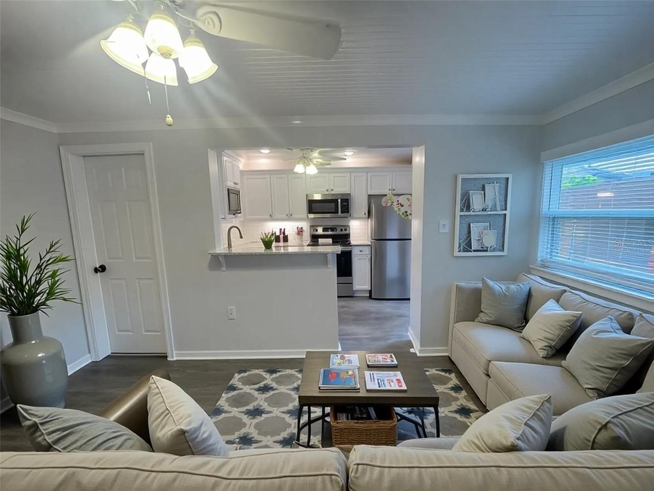 807 1/2 S Fremont Ave - Photo 3 of 27