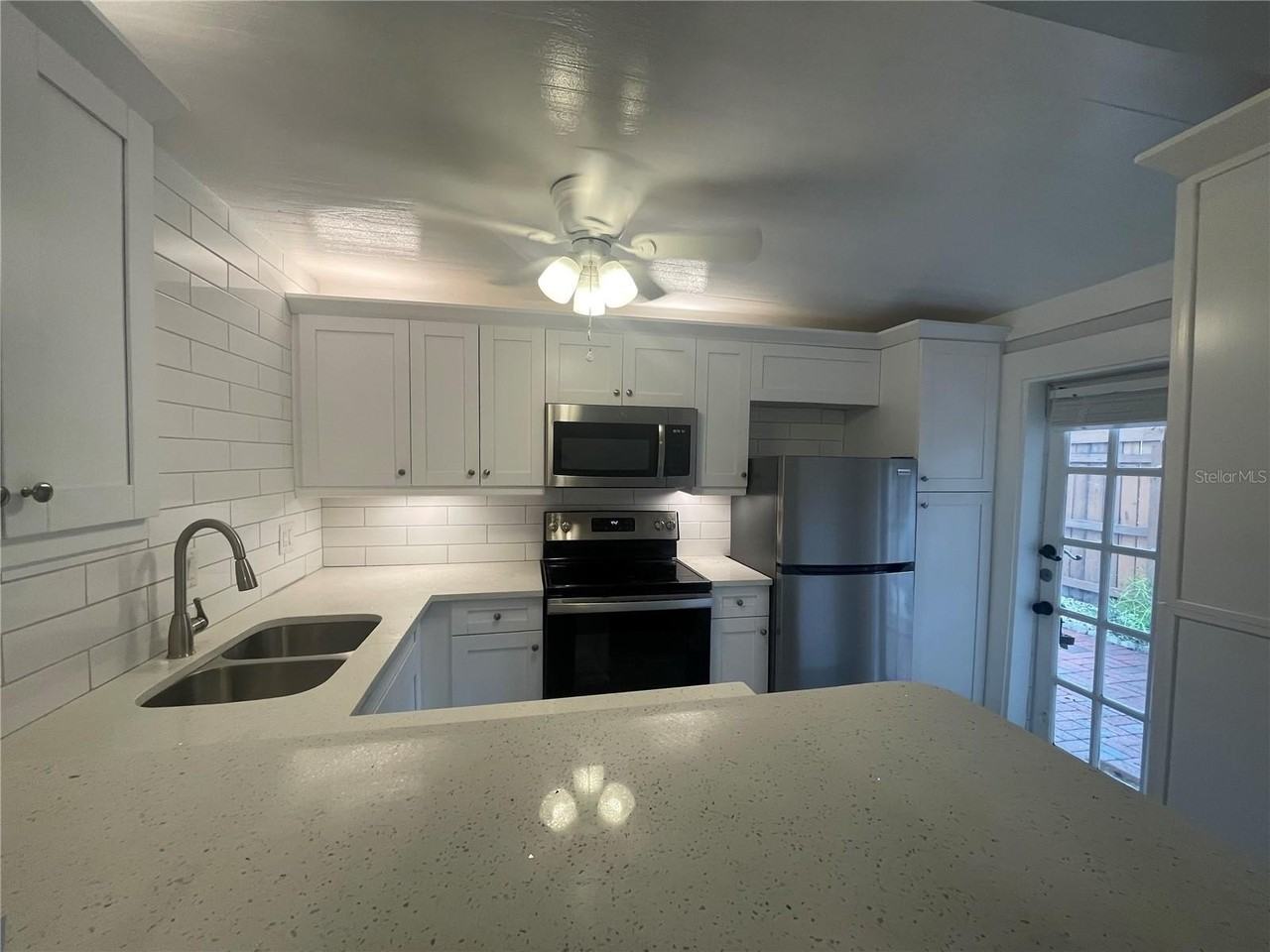 807 1/2 S Fremont Ave - Photo 4 of 27