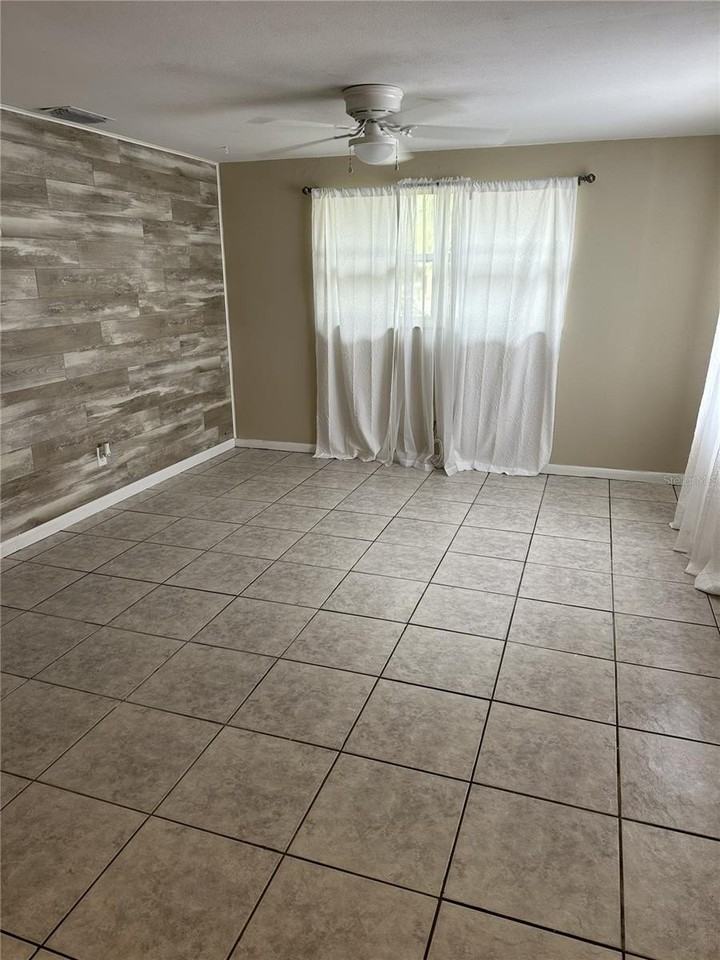 8892 79th Pl - Photo 4 of 8