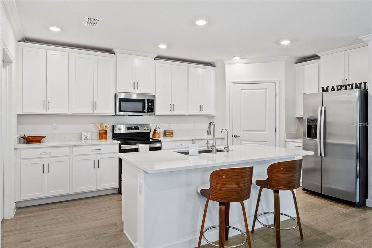 16890 Forge Surf St - Photo 6 of 30