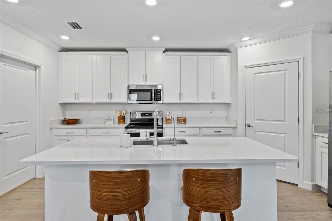 16890 Forge Surf St - Photo 7 of 30