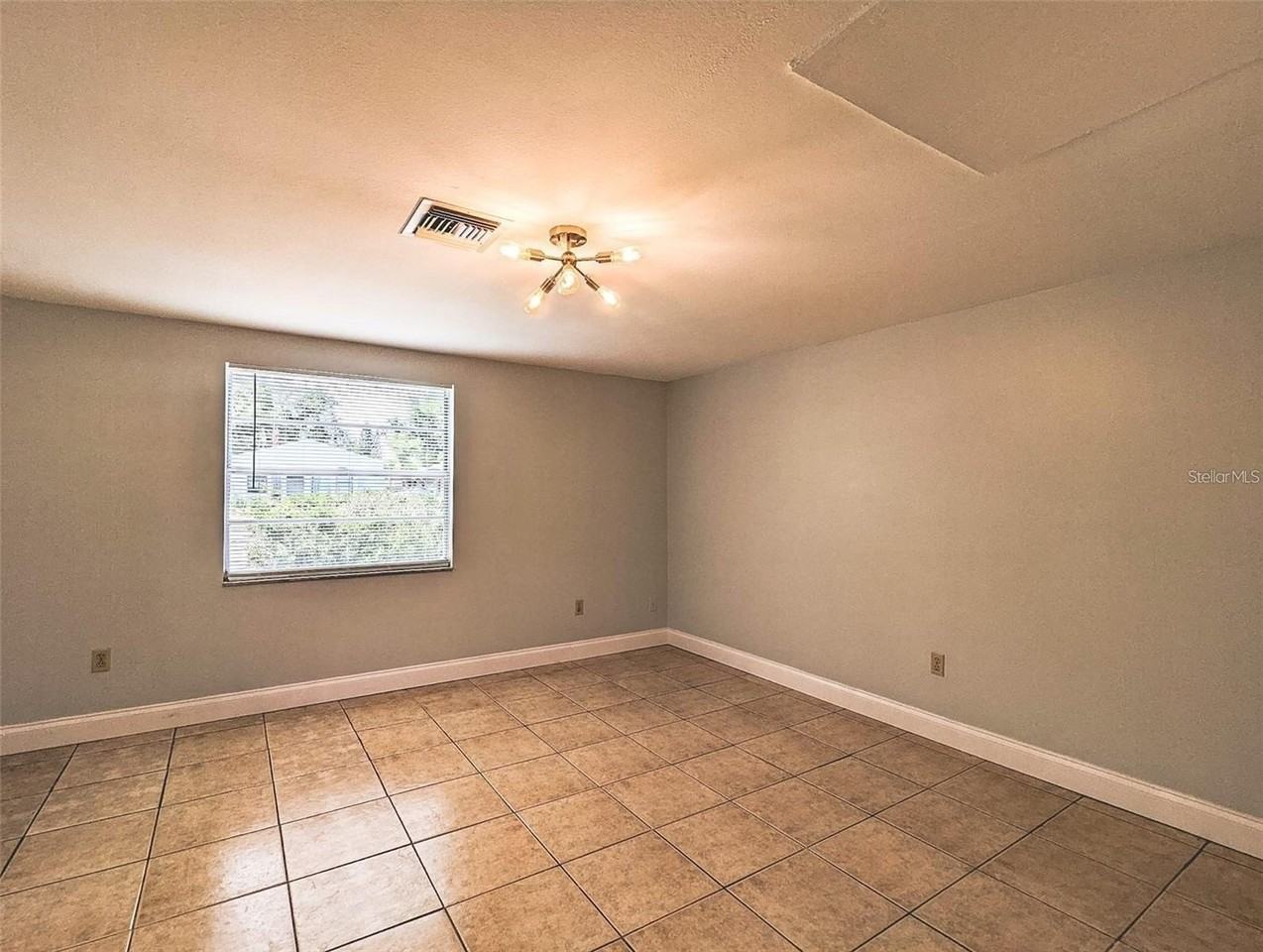6123 Montana Ave - Photo 2 of 10