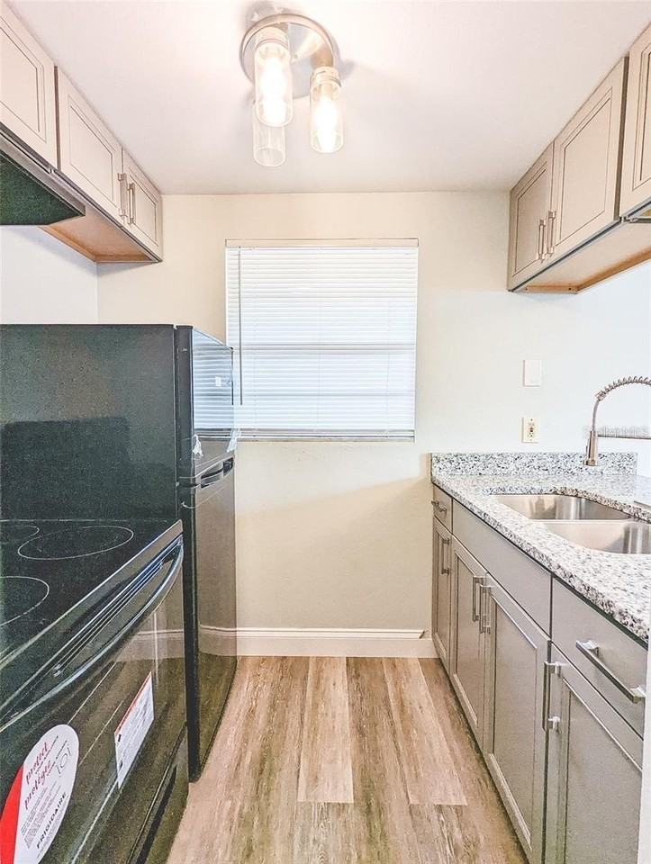 6123 Montana Ave - Photo 4 of 10