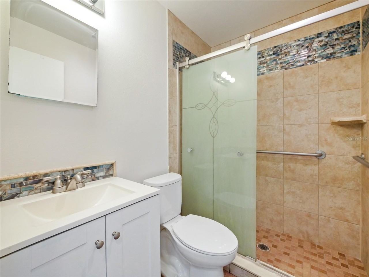 141 Hazelcrest St #B - Photo 6 of 13