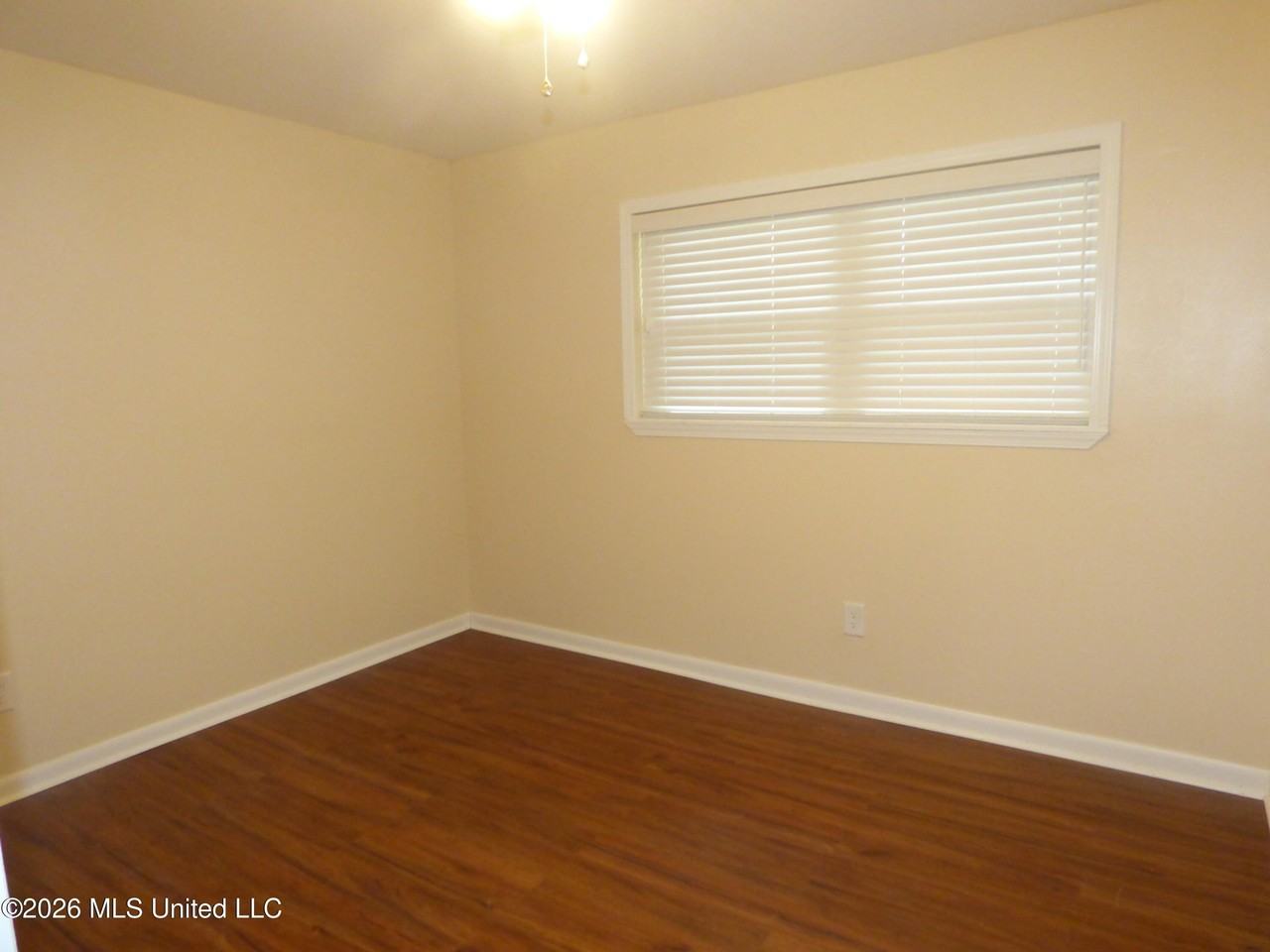 1177 Jewell Dr - Photo 2 of 11