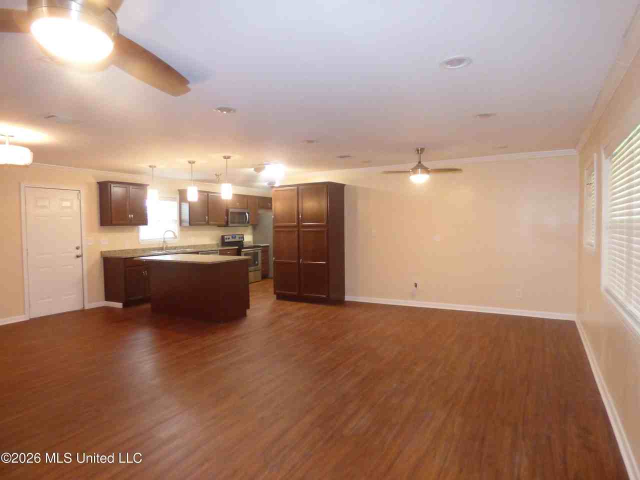 1177 Jewell Dr - Photo 3 of 11