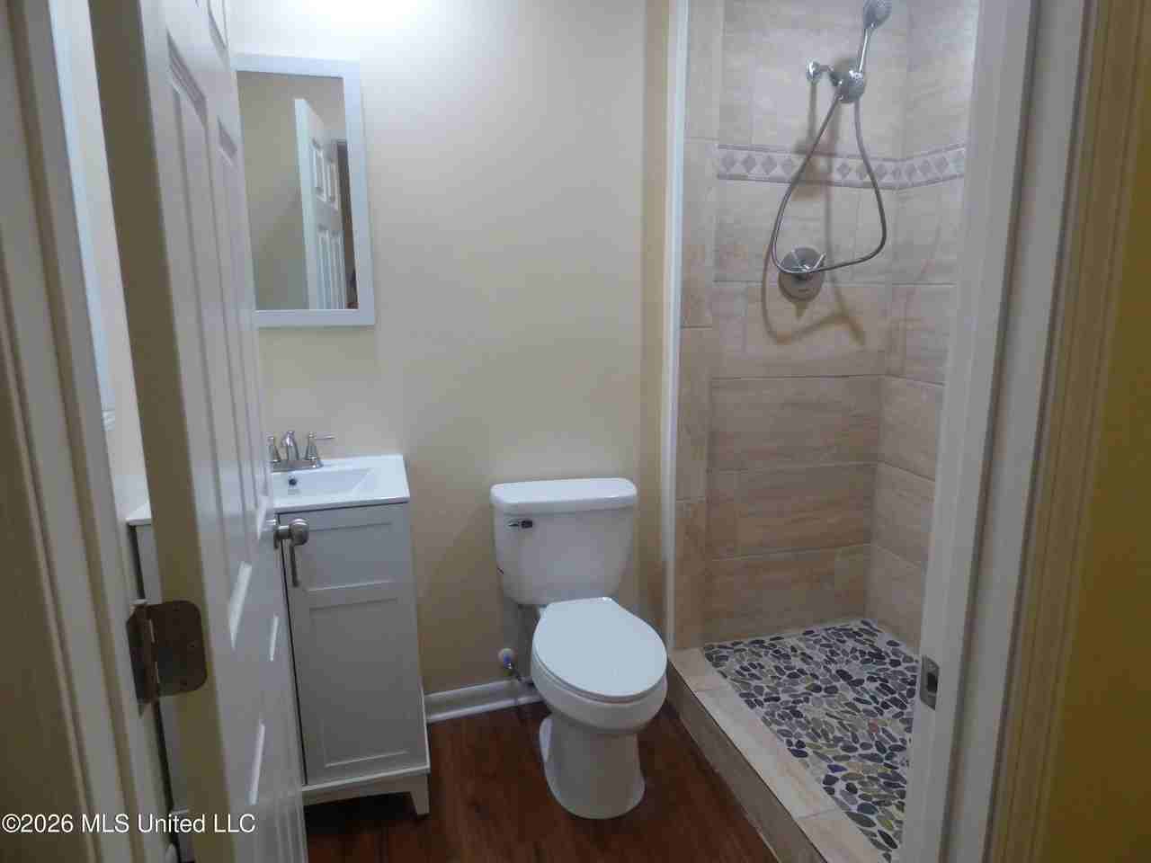 1177 Jewell Dr - Photo 5 of 11