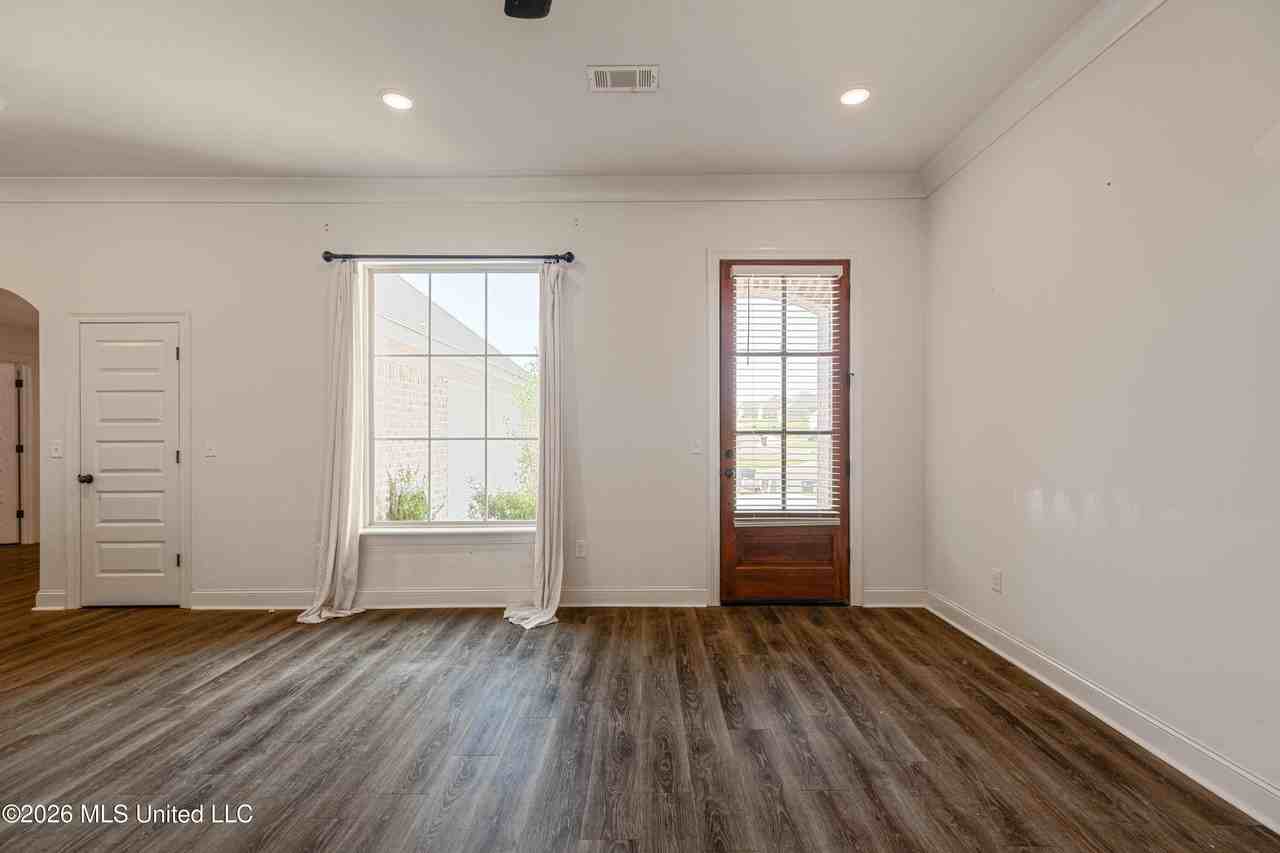 509 Silver Hill Drive - Photo 5 of 39