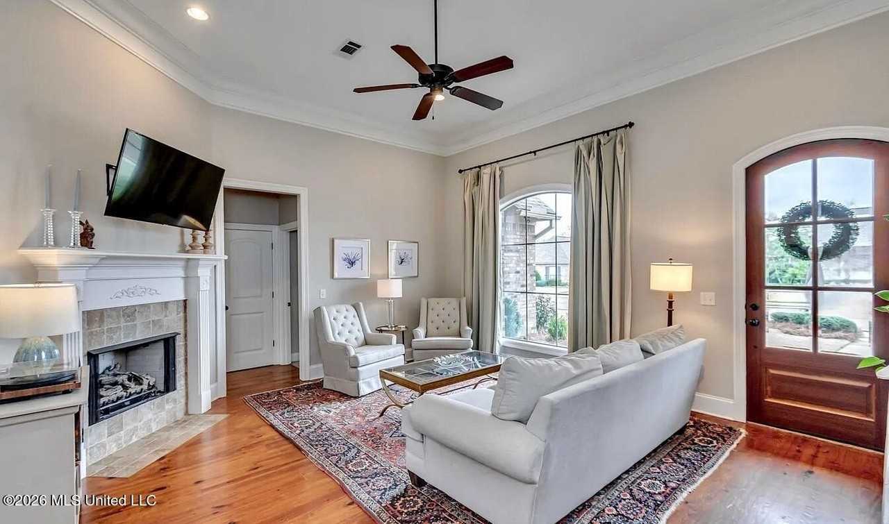 132 Hanover St - Photo 2 of 16