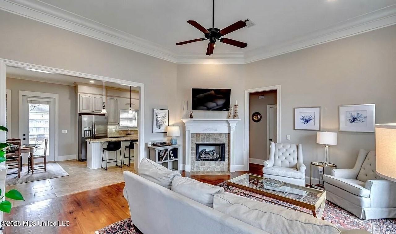 132 Hanover St - Photo 3 of 16