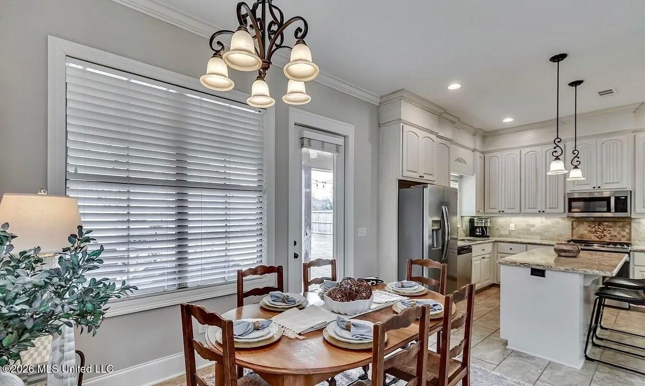 132 Hanover St - Photo 5 of 16