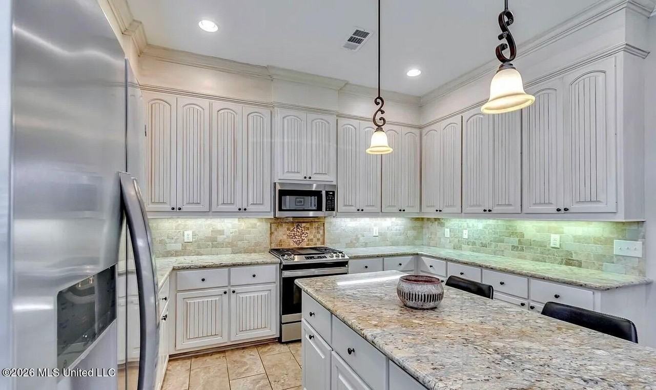 132 Hanover St - Photo 7 of 16