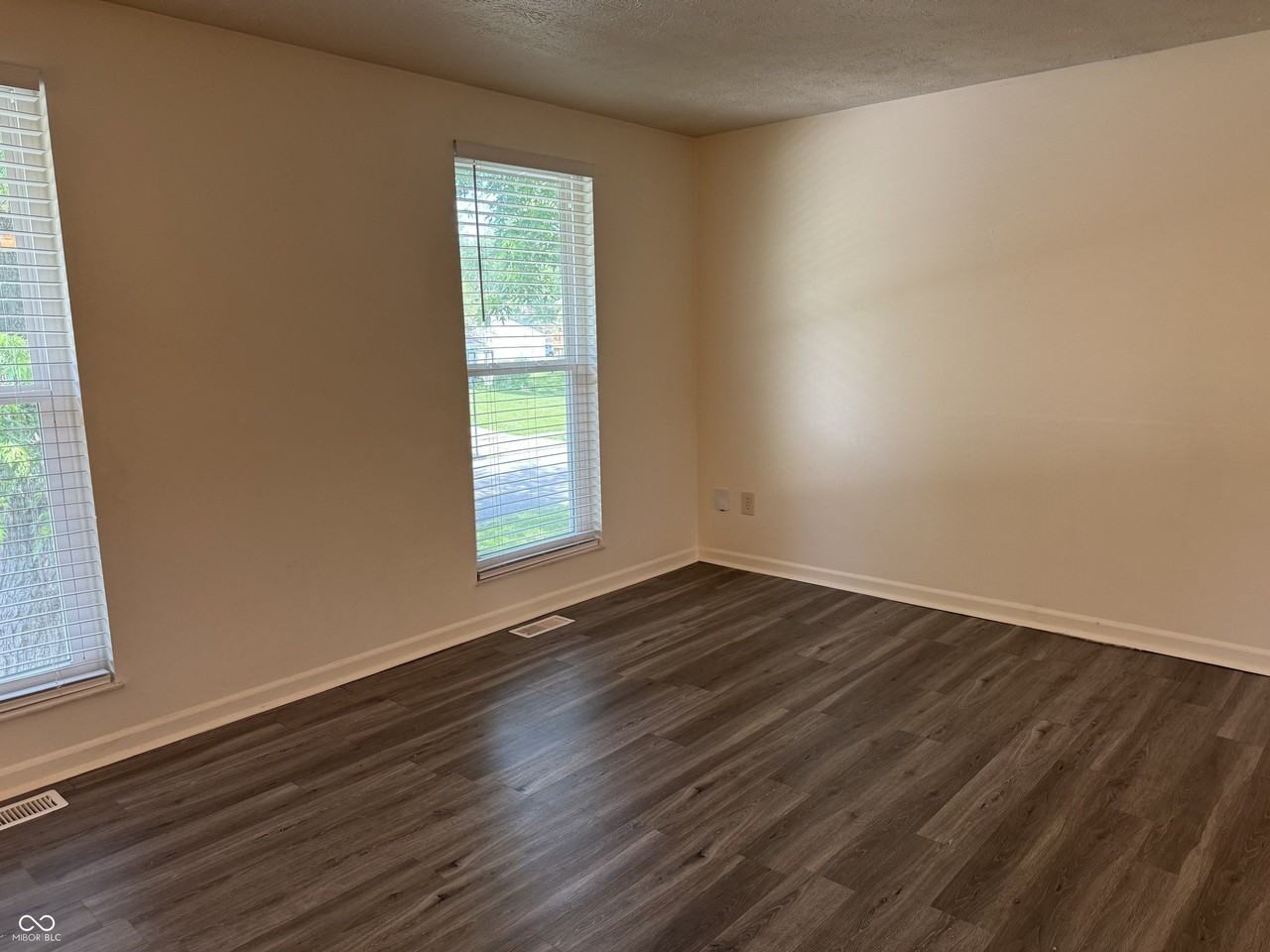 7717 Cambridge Dr - Photo 3 of 28