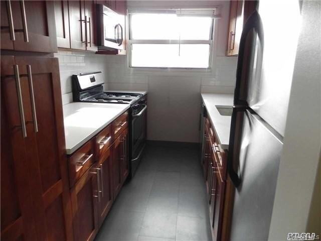 17 Schenck Ave #3B - Photo 2 of 11