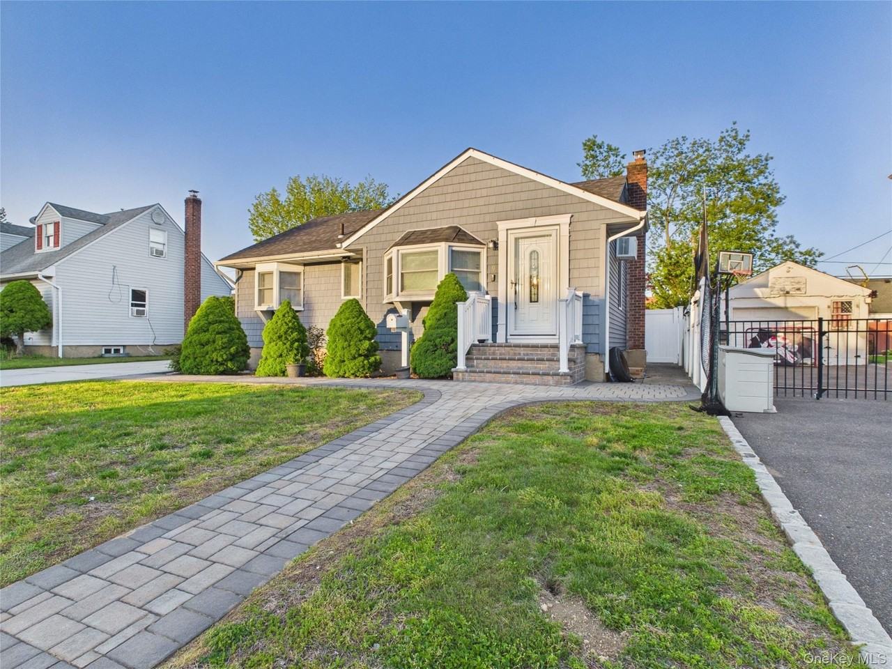 9 Ferndale Dr - Photo 2 of 36
