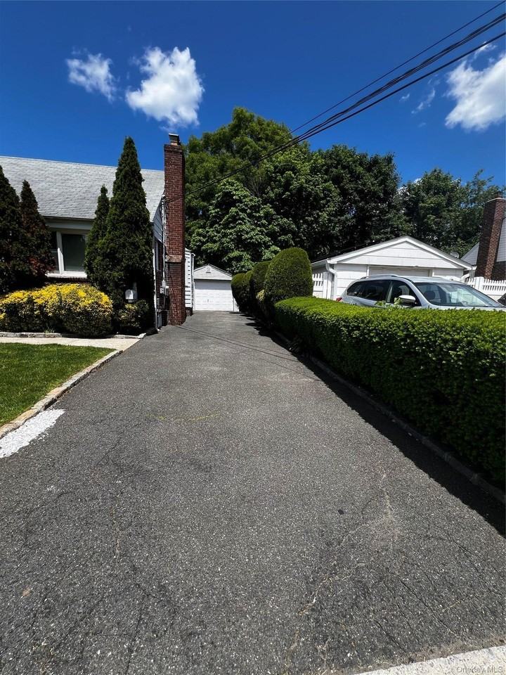 2457 4th Ave - Photo 3 of 32