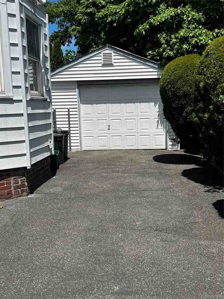 2457 4th Ave - Photo 4 of 32