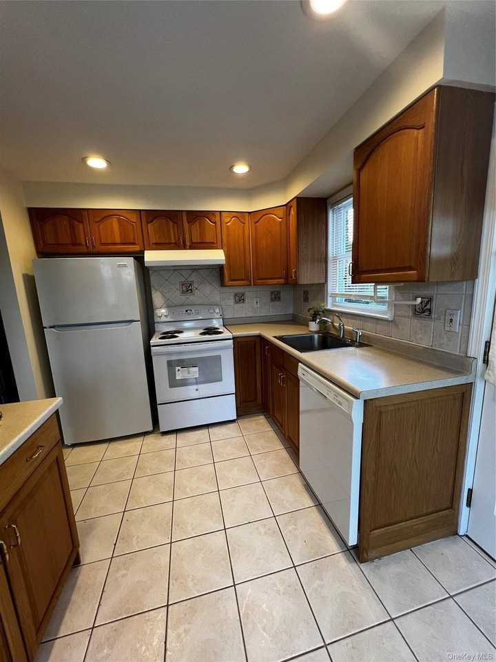 2457 4th Ave - Photo 6 of 32
