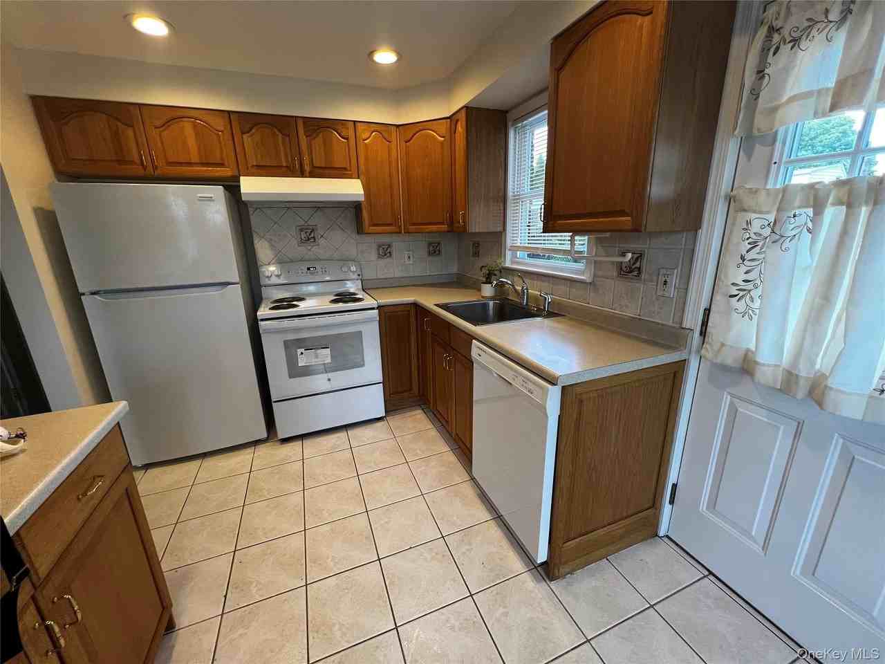 2457 4th Ave - Photo 7 of 32