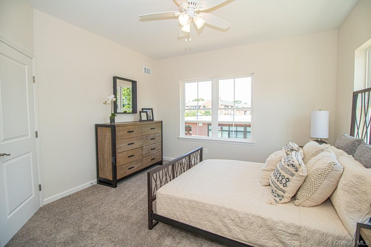 208 Ashley Court Avenue - Photo 4 of 23