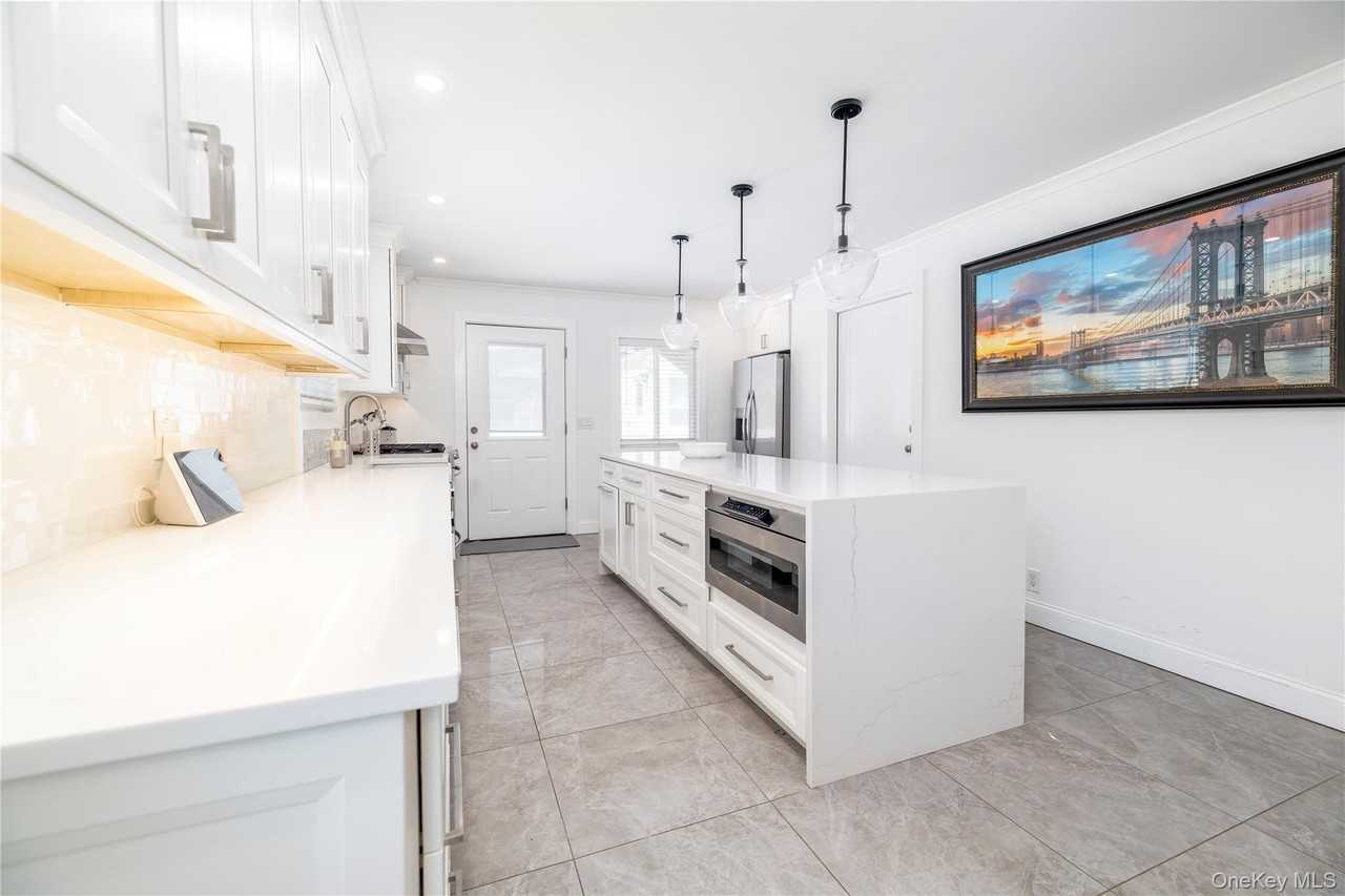140 Baltimore Ave - Photo 6 of 21