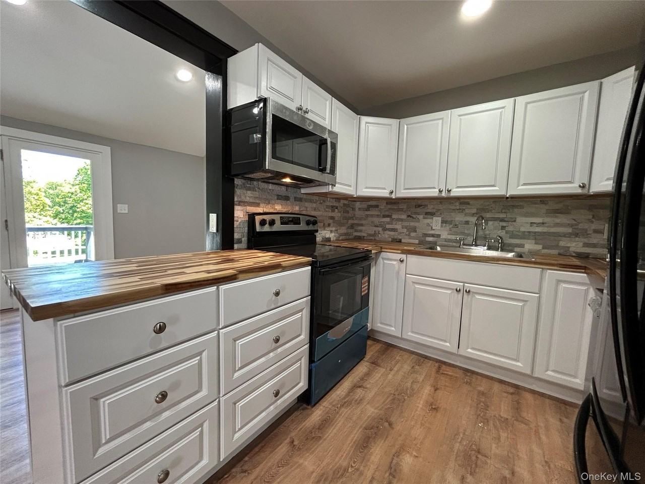 32 Reimer Ave - Photo 2 of 15