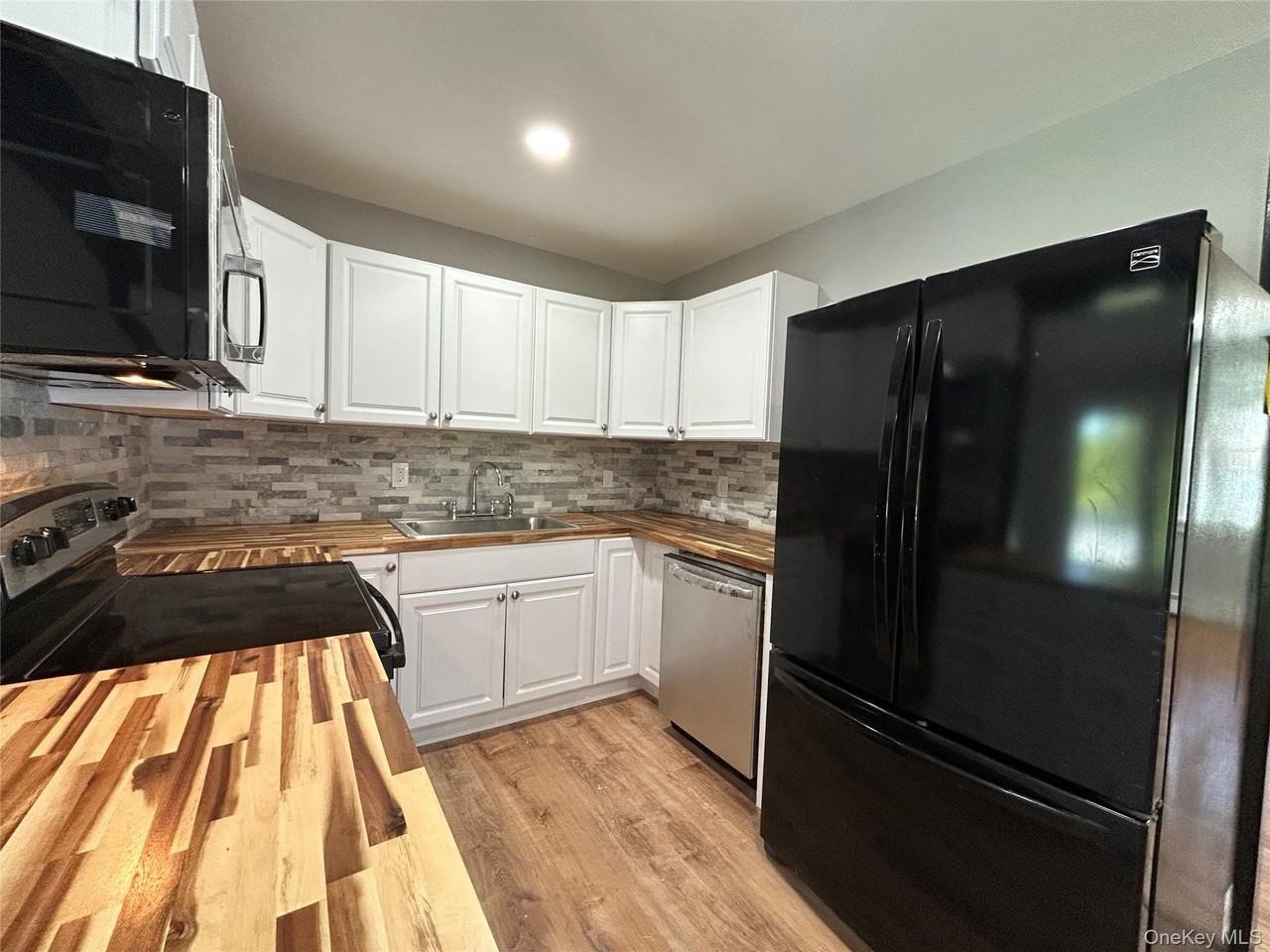 32 Reimer Ave - Photo 3 of 15