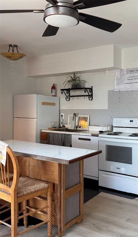 475 W Broadway #B2 - Photo 6 of 20