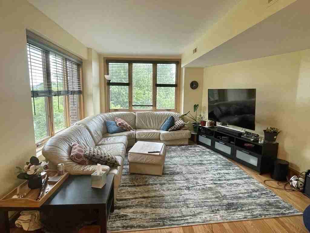 128 Warren St #1 - Photo 3 of 17