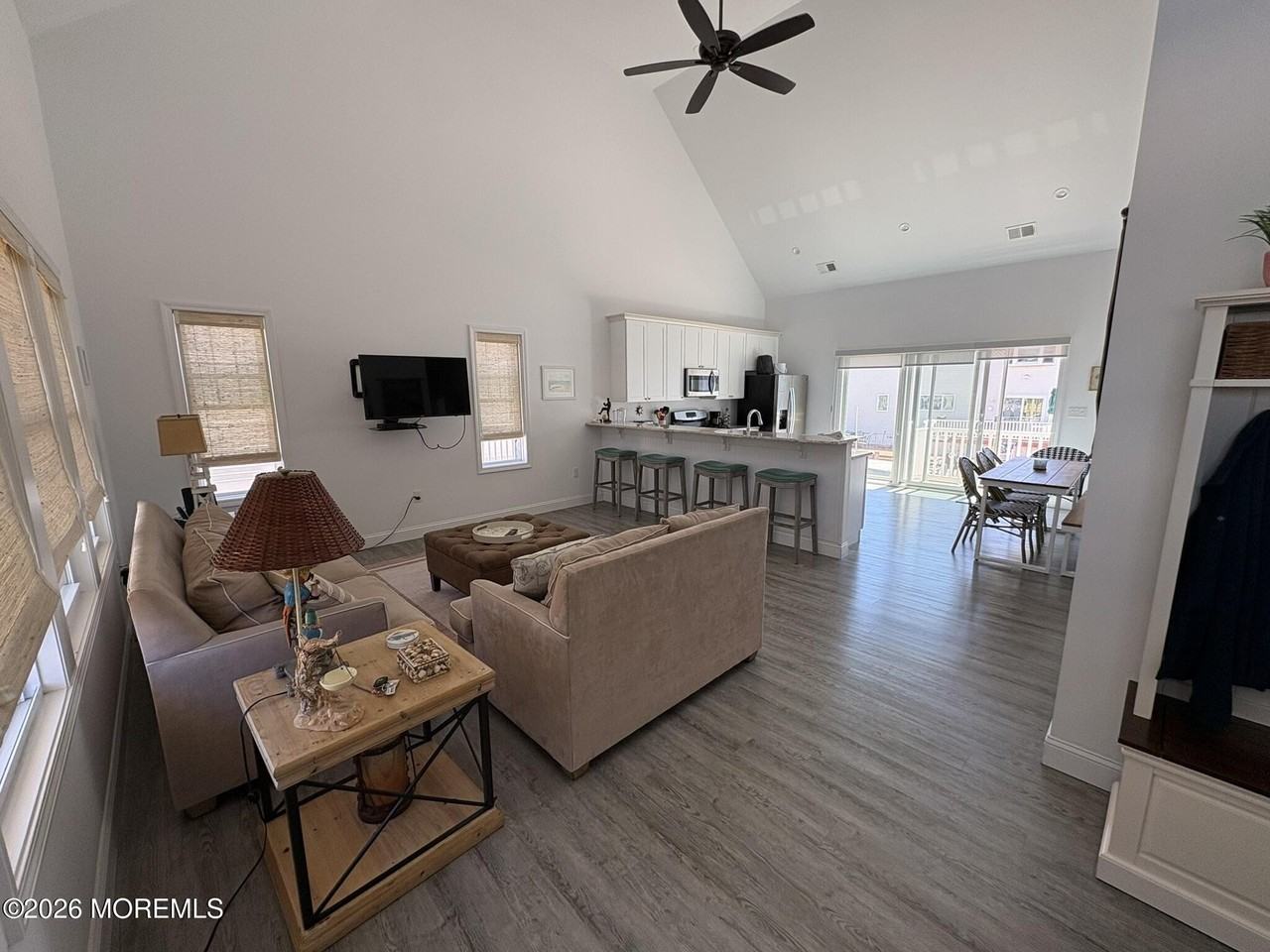 215 Heron Rd - Photo 3 of 22