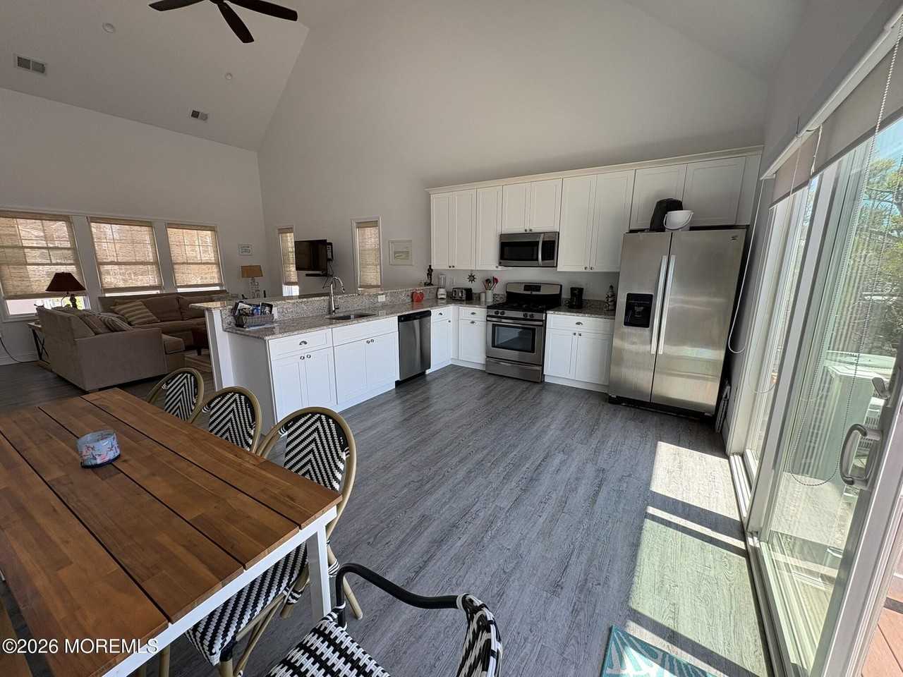 215 Heron Rd - Photo 6 of 22