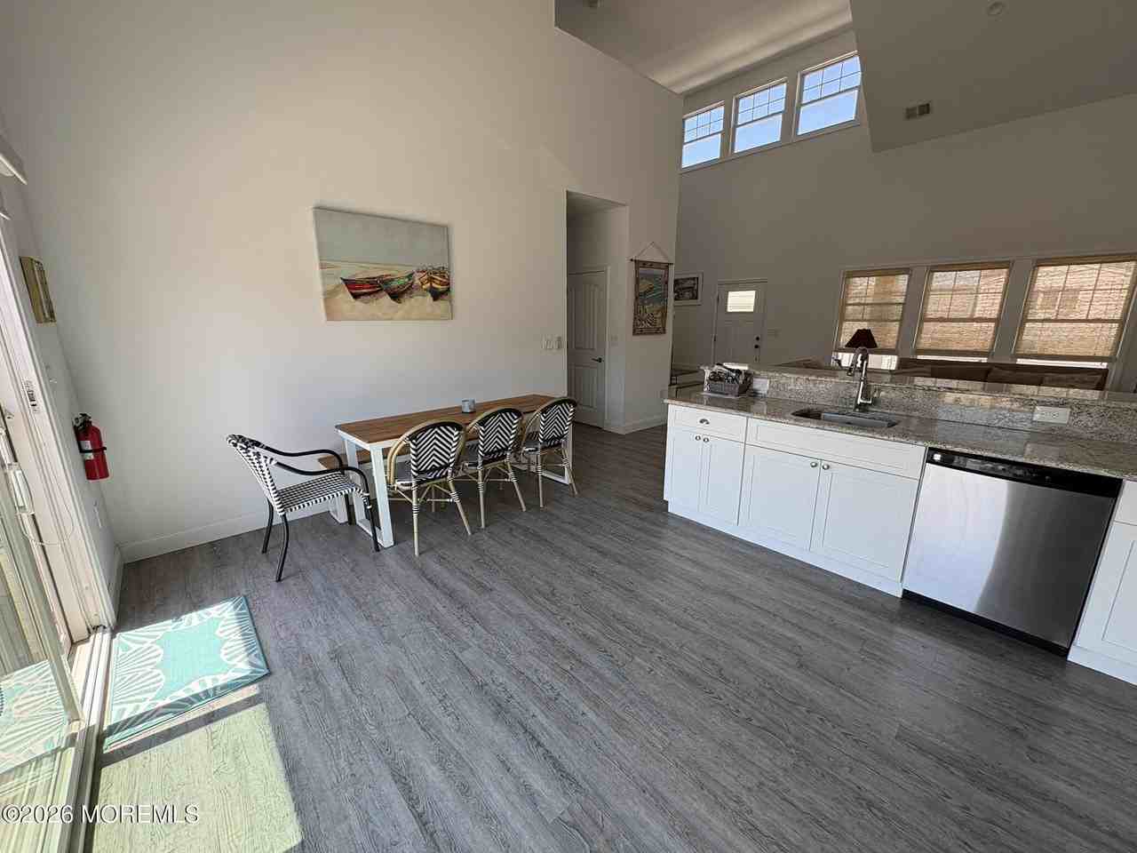 215 Heron Rd - Photo 7 of 22