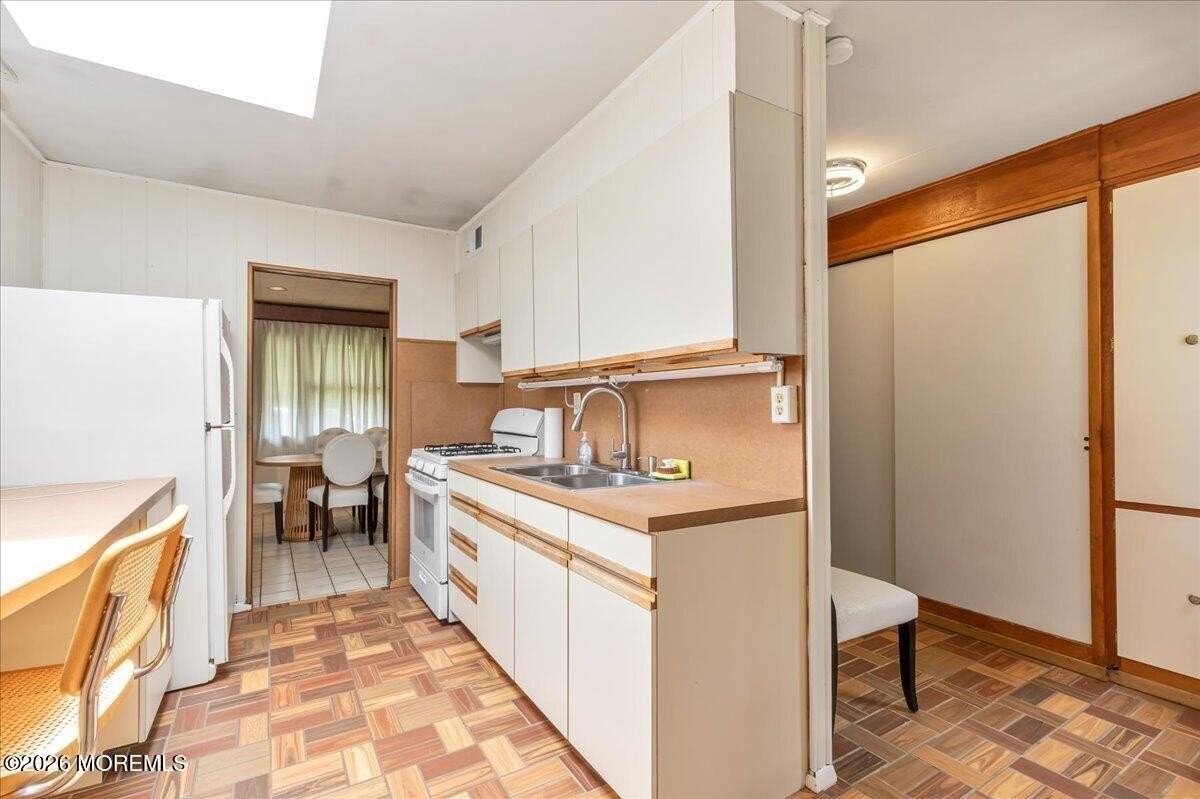 223 W End Ave - Photo 4 of 20