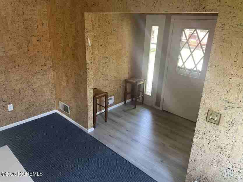 256 Lawrence Ave - Photo 2 of 18