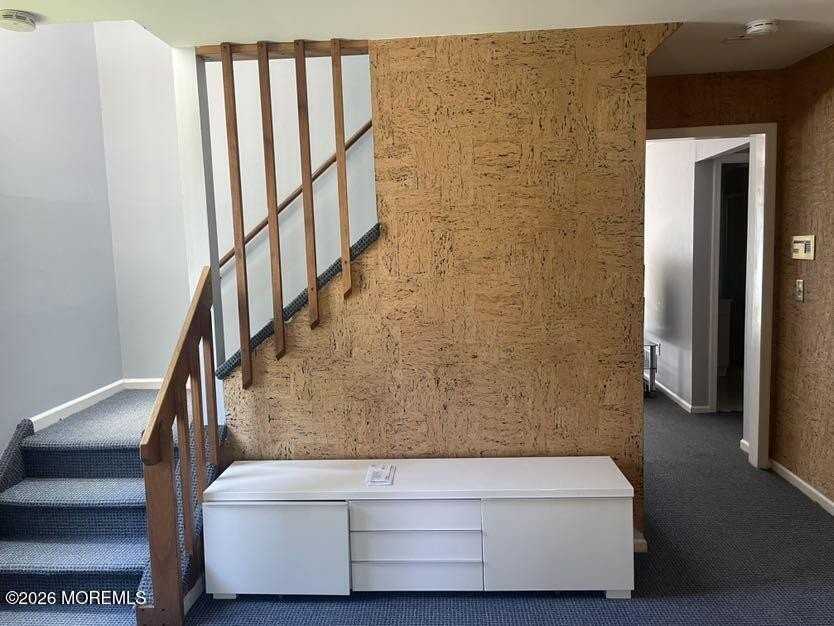 256 Lawrence Ave - Photo 3 of 18