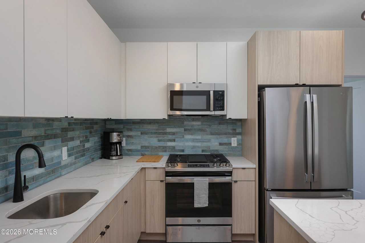 6 W End Ct #211 - Photo 3 of 15
