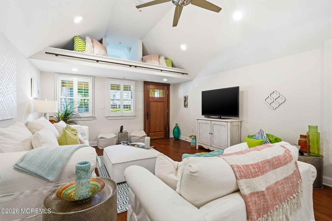 25 Surf Ave #1C - Photo 7 of 50