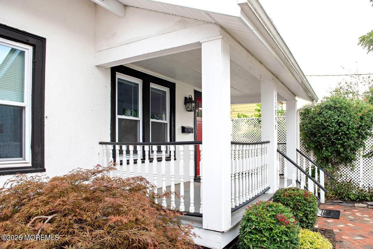 1209 2nd Ave - Photo 4 of 30
